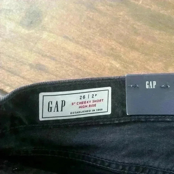 NWT GAP 3” Cheeky short high rise black shorts size 2/26 petite - Picture 4 of 5